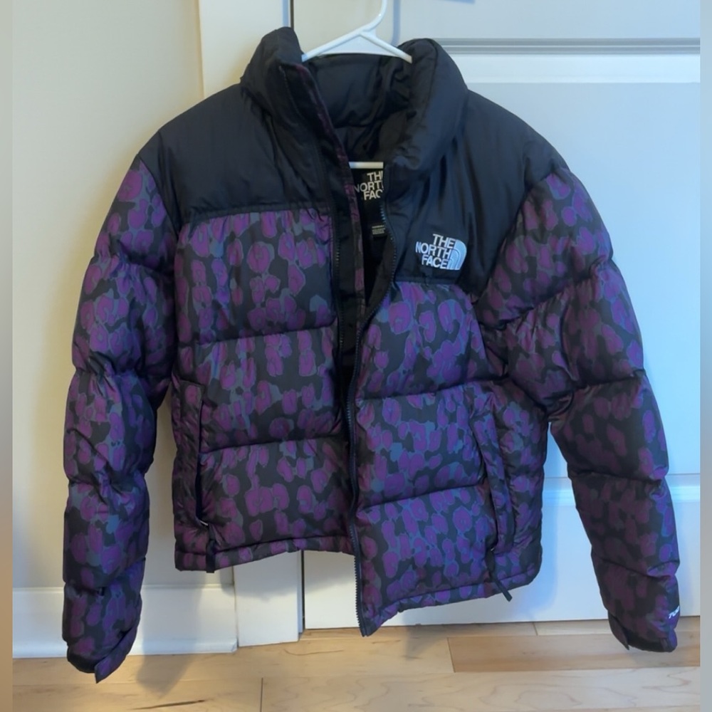 THE NORTH FACE WOMEN’S 1996 RETRO NUPTSE PURPLE LEOPARD PRINT 700 DOWN JACKET